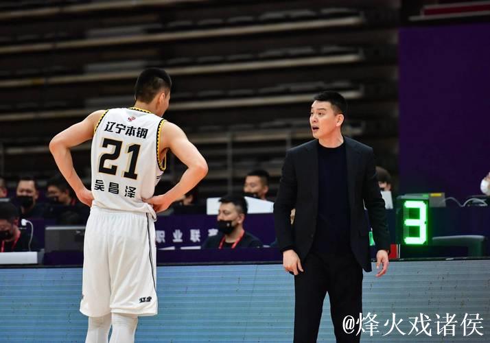 辽宁少4主力仍完胜广厦，杨鸣15字点破关键，争冠形势突变